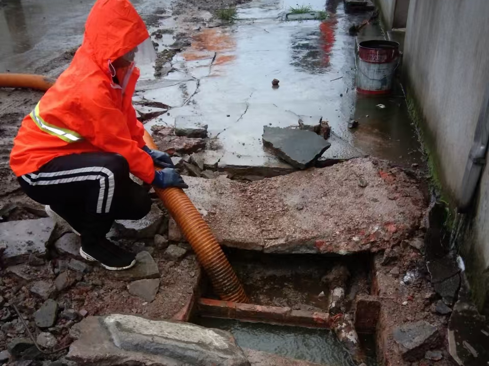 枣阳专业清理污水池 炜誉市政以规范流程守护城市 “肠道”