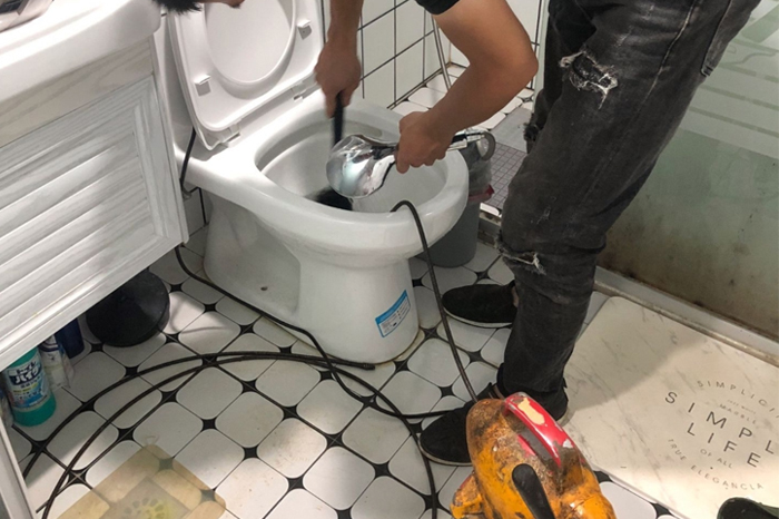 枣阳马桶堵塞自己疏通还是找师傅?专业上门服务让你省时更省心
