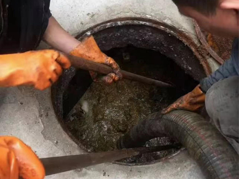 枣阳清理化粪池时如何避免沼气的危害?